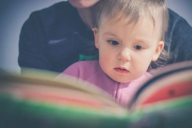 Książeczka dla dzieci – „Opowiem Ci, Mamo, co robią auta”